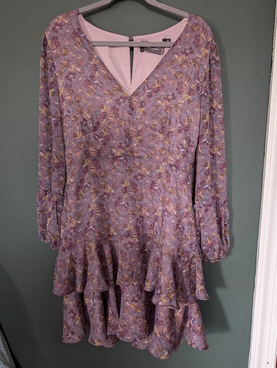 code x mode Dresses & Skirts - Code X Mode Women's Purple Floral V-Neck Tiered Long-Sleeve Floral Dress 🩵